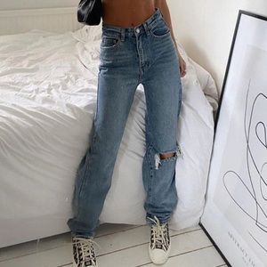 knee ripped jeans